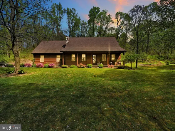 1035 Meckville Rd, Fredericksburg, PA 17026