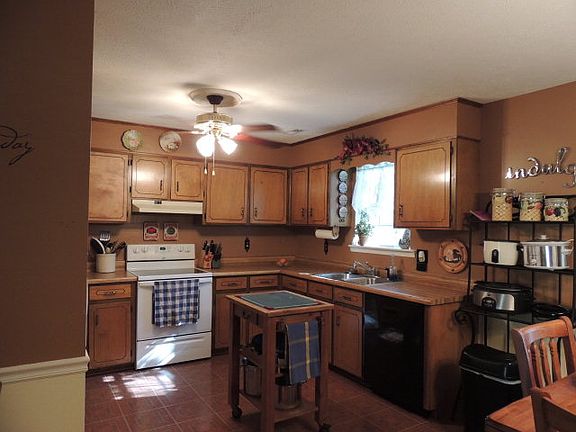 4th image of 981 Osbon Dr