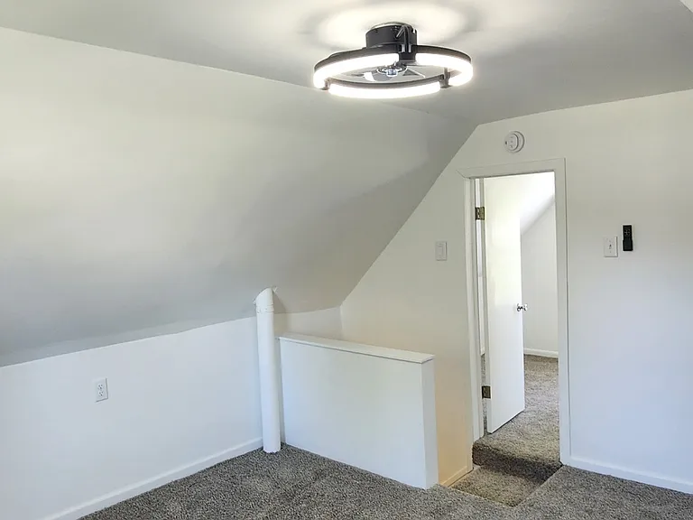 1027 N 9th Ave E — Photo 12