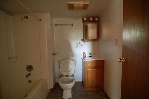 4th image of 109 Lakehurst Ave
