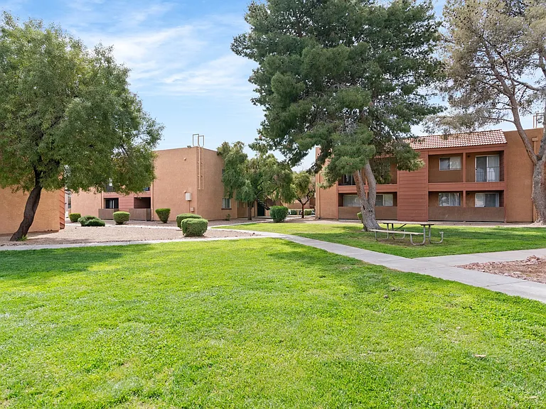 Regency Heights — Photo 14