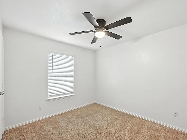 1713 Manor Garden Curv — Photo 9