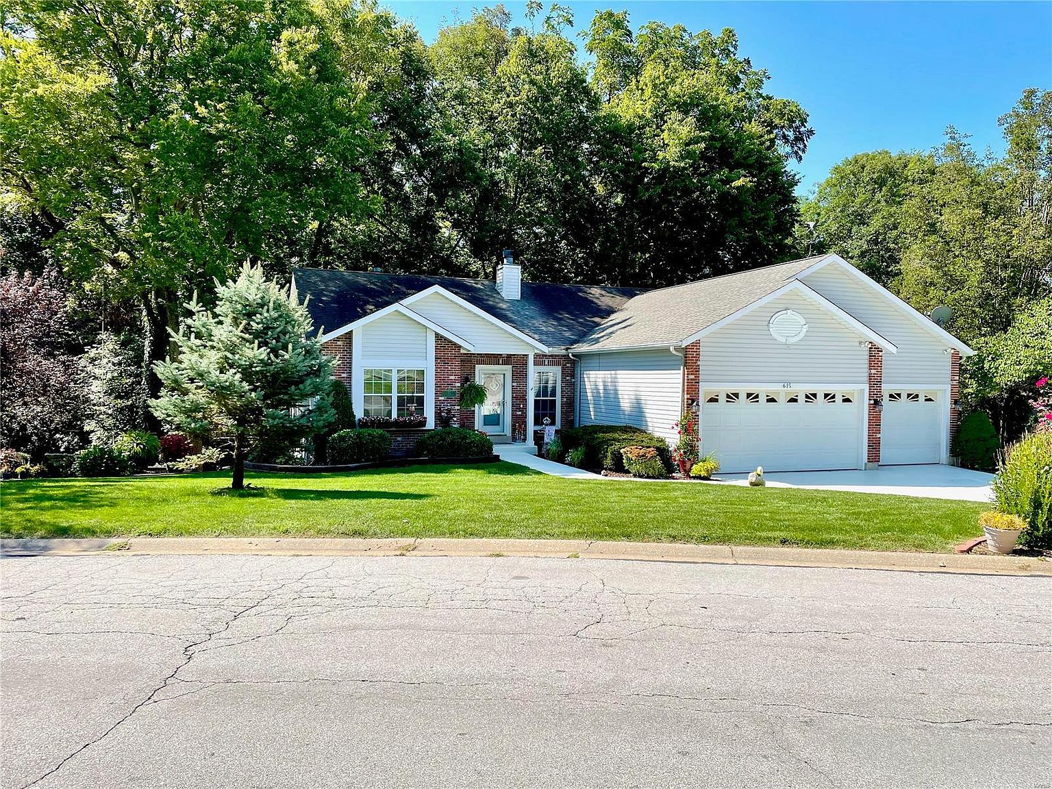 611 Woodchuck Ln, Lake Saint Louis, MO 63367 | Zillow