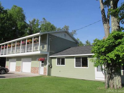 10452 M35, Gladstone, MI, 49837