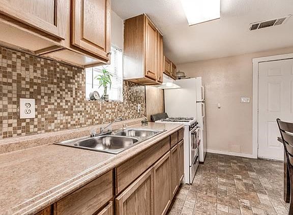 2nd image of 2109 Thrasher Ln #3