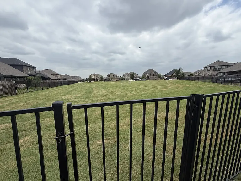 8809 Conroe Dr — Photo 46