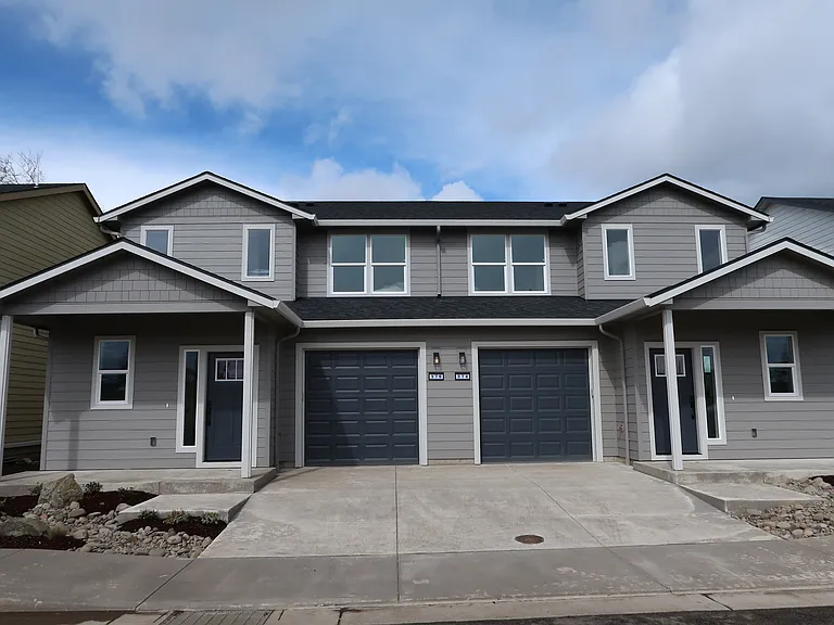 Seven Oaks Luxury Duplexes — Photo 15