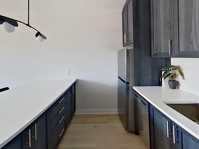 658 Somerset St W — Photo 22