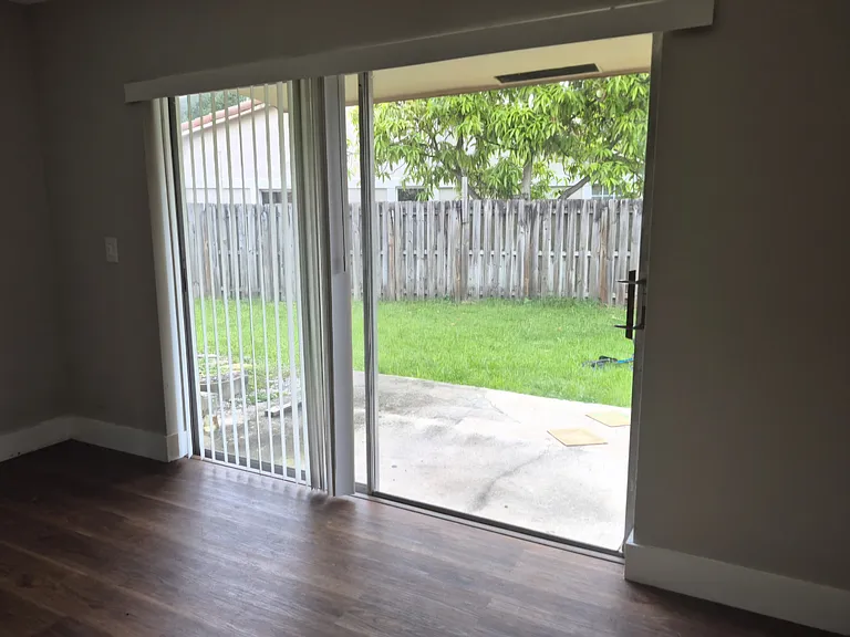 4117 Riverside Dr #3 — Photo 6