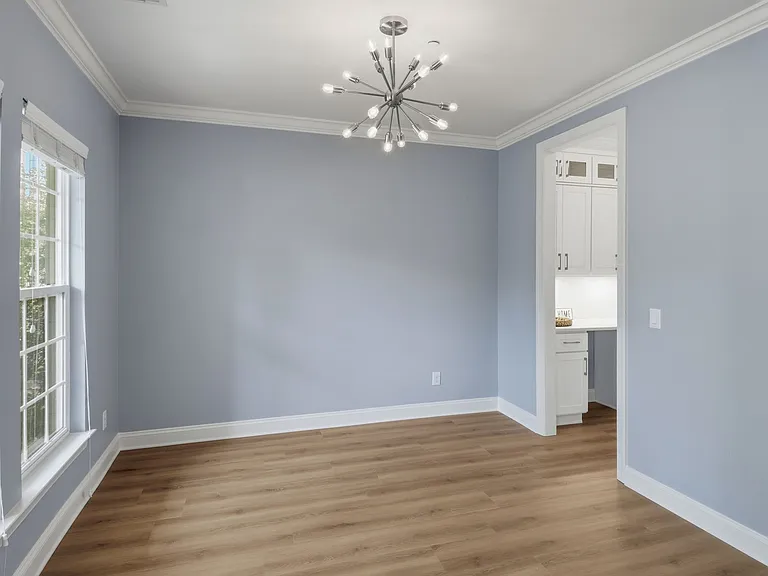 623 Streamside Ln — Photo 8