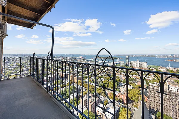 Sold by Compass | media 18