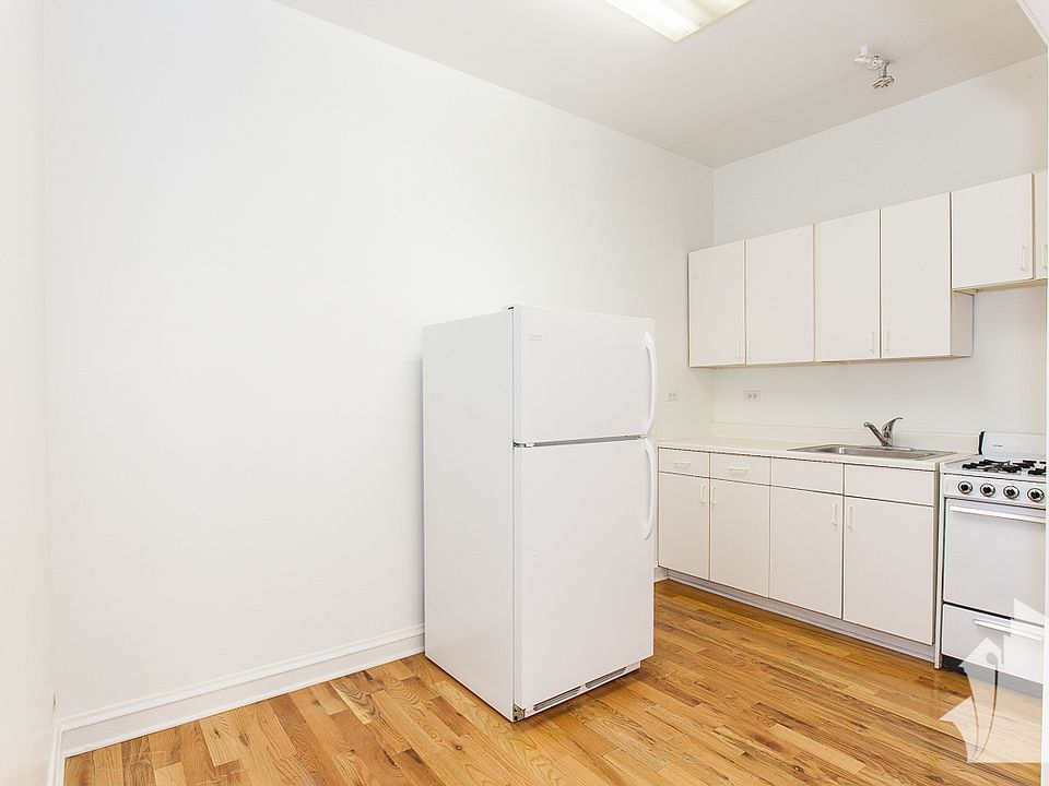 1st image of 540 W Wellington Ave