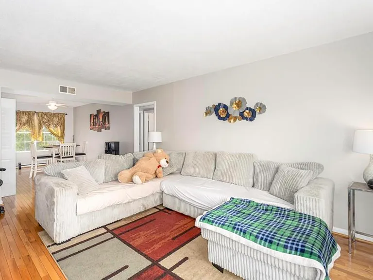 2517 Hydraulic Rd #73 — Photo 2