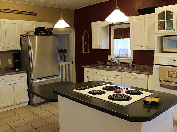3rd image of 526 N Park St