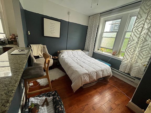 3rd image of 2227 Catharine St Floor 2