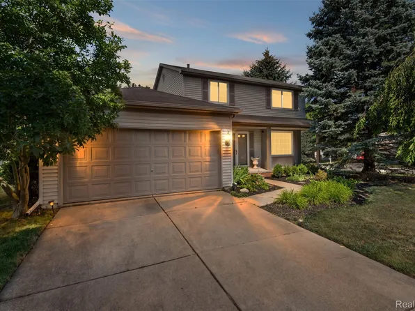 100 Dalton Dr, Rochester Hills, MI 48307