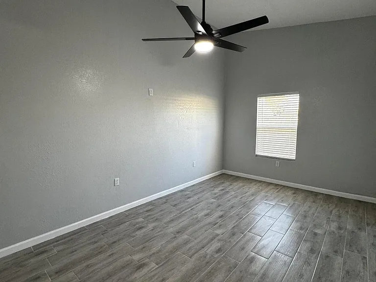10277 N Loop Dr #C — Photo 3