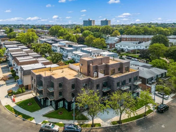 214-10 15th Ave #3D, Bayside, NY 11360