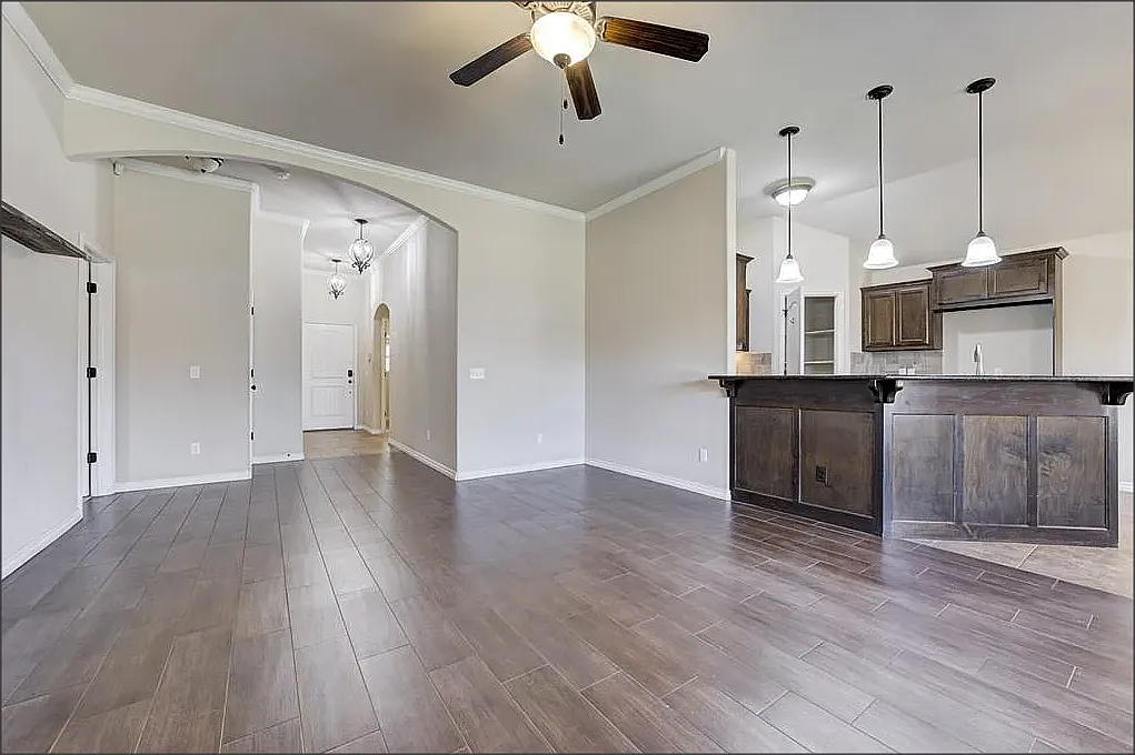 3 bed, 1584 sqft, $1,900 — Photo 4