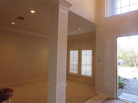 2nd image of 3408 Oakleaf Ln