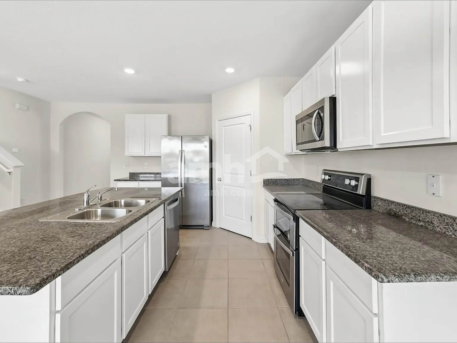 5 bed, 3.0 bath, 2601 sqft, $2,745 — Photo 3