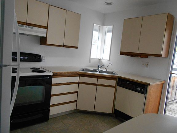 3rd image of 4023 E Grace Ave
