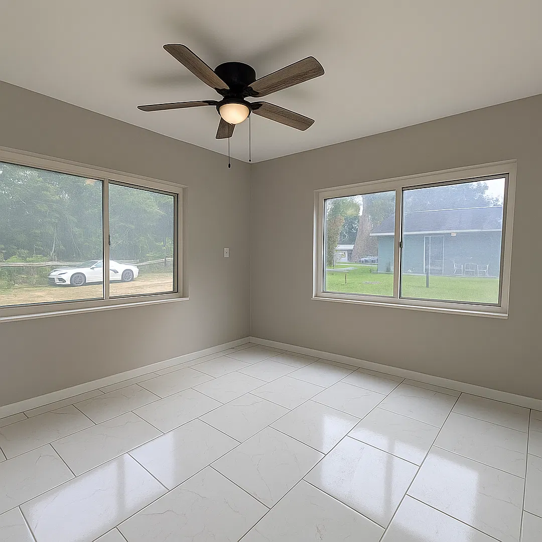 Beautifully Renovated 3BR Concrete Block House w/massive screen porch — Photo 1