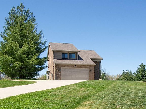 3rd image of 8165 Valley Crossing Dr