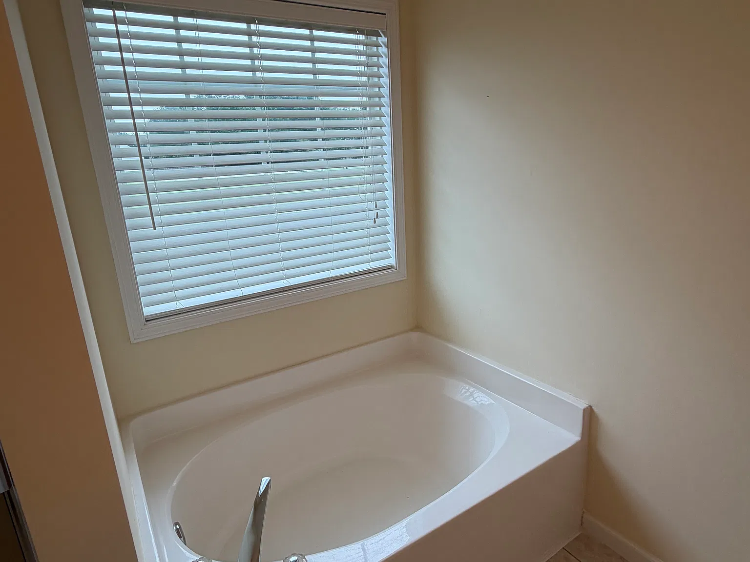 3 bed, 1356 sqft, $2,000 — Photo 3