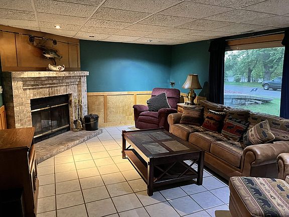 4th image of 135 Riverview Hts