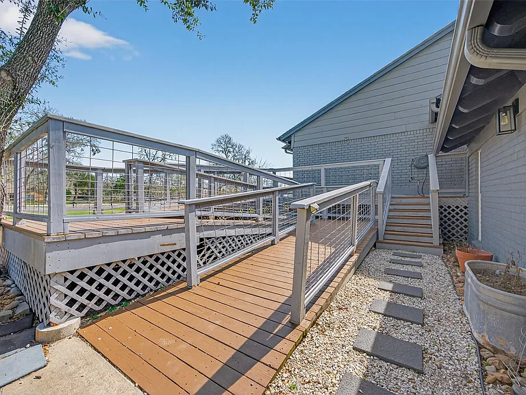 7019 Oak Ln — Photo 4