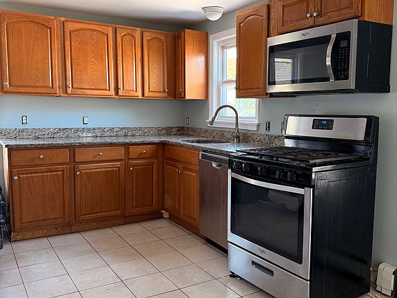 5th image of 16 Astor St Floor 2
