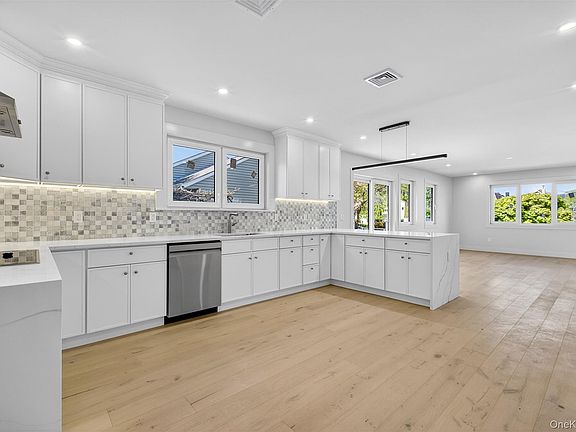 3rd image of 2 Lee Place