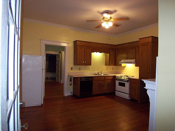 Large kitchen w/ fireplace & appl.