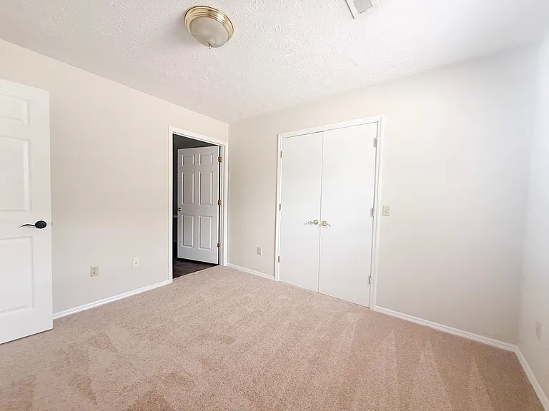 285 E Main St — Photo 19