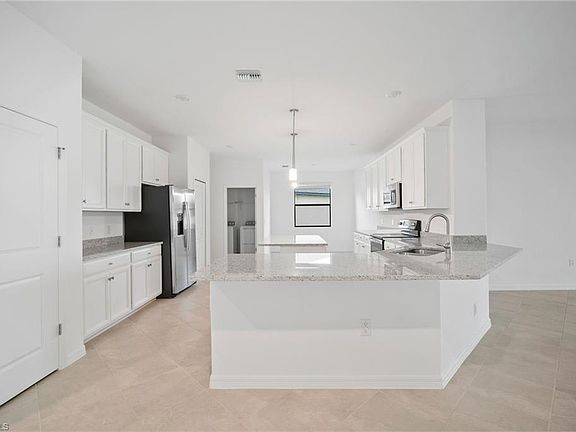 4th image of 3244 Altimira DR