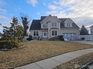 22 Downs Dr, Sayreville, NJ 08872