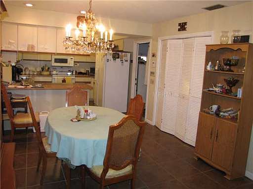 4th image of 318 Kendall Dr