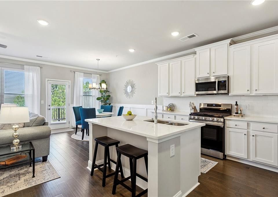 1st image of 355 Cherryhill Ln