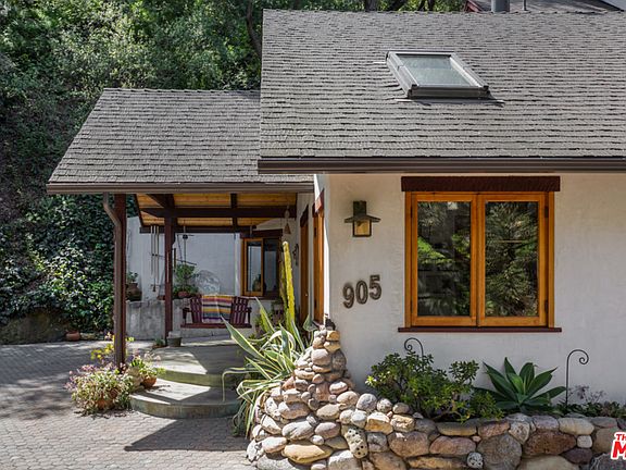 3rd image of 905 Old Topanga Canyon Rd