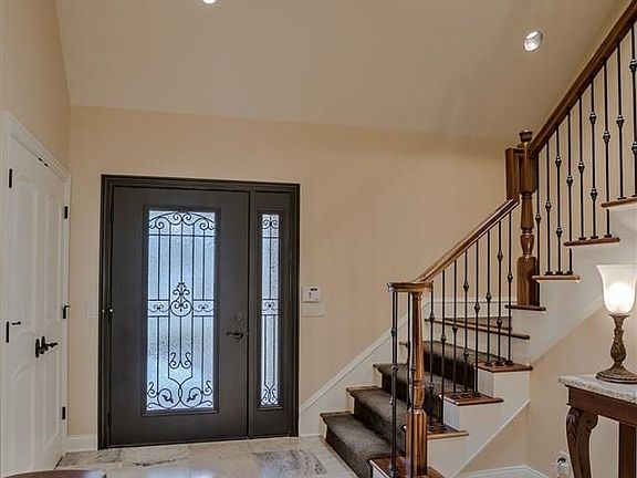5th image of 9737 Fieldcrest Dr