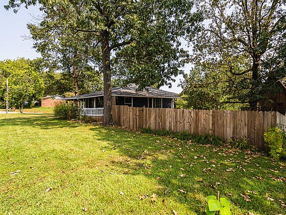 4th image of 2303 Wayhaven Dr