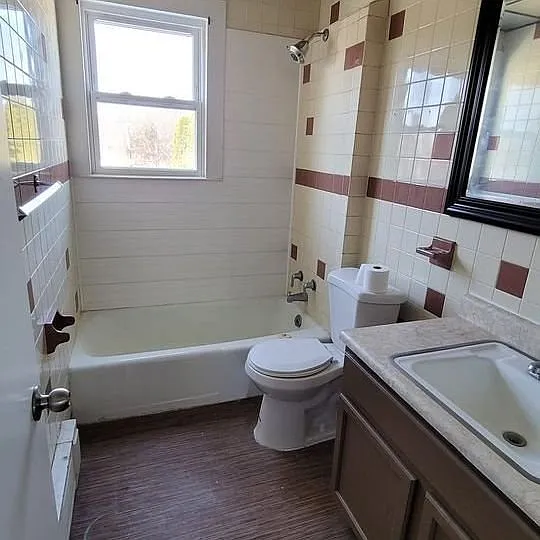 230 N 10th St #1 — Photo 5