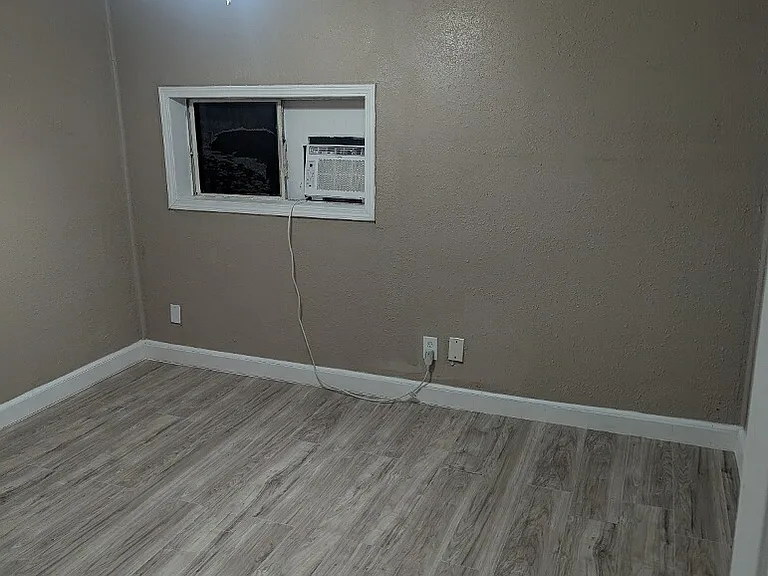 3703 Martin St — Photo 8