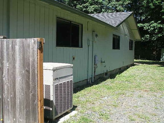 3rd image of 2267 Lakemoor Dr SW
