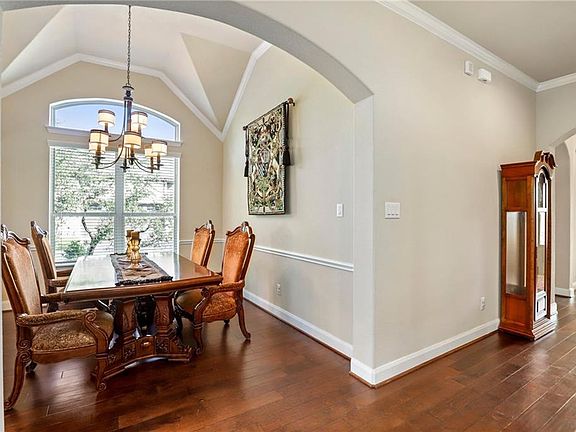 5th image of 234 Bluff Woods Dr
