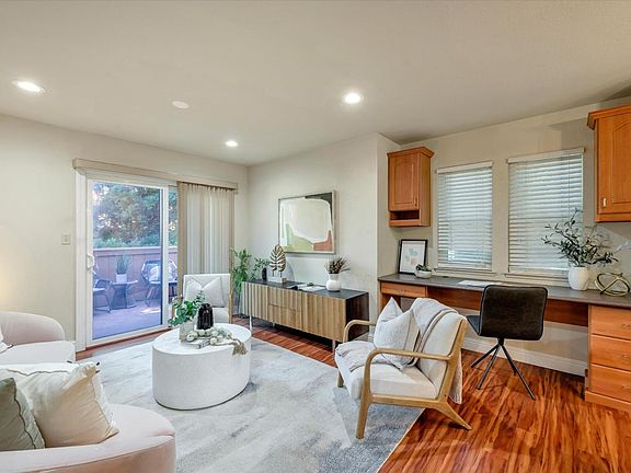 4th image of 598 Ironwood Ter APT 4