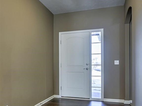4th image of 17105 Emmet St