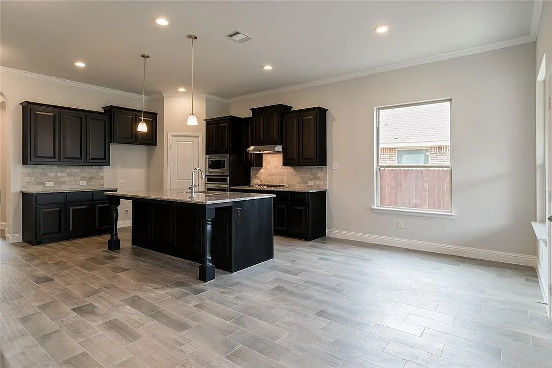4 bed, 2830 sqft, $3,100 — Photo 3