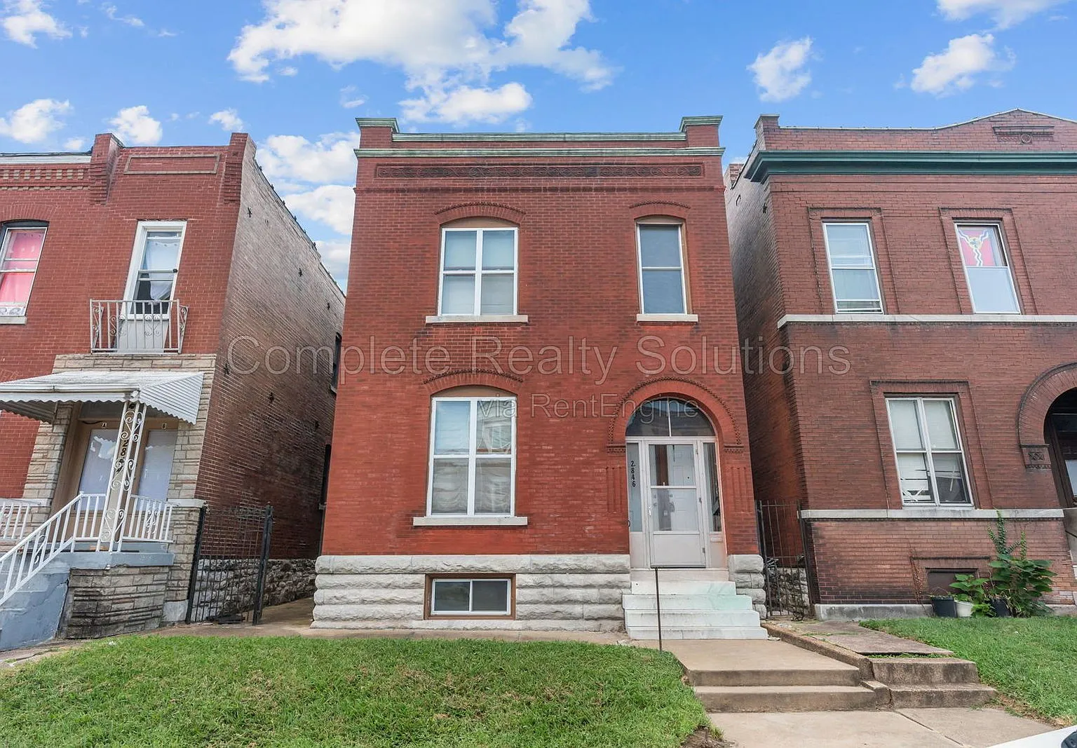 2 bed, 1.0 bath, 875 sqft, $998 — Photo 1